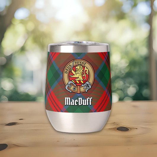 Clan MacDuff Wappen über Tartan