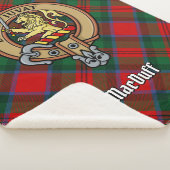Clan MacDuff Wappen über Tartan Sherpadecke (3/4)