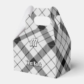Clan MacFarlane Black and White Tartan Geschenkschachtel (Rückseite)