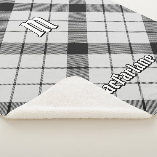 Clan MacFarlane Black and White Tartan Sherpadecke (3/4)