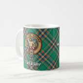 Clan MacFarlane Wappen über antikes Jagdtartan Kaffeetasse (Vorderseite Links)
