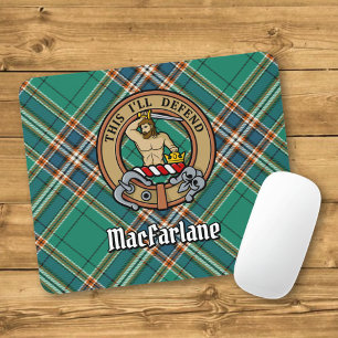 Clan MacFarlane Wappen über antikes Jagdtartan Mousepad