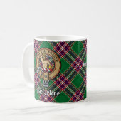 Clan MacFarlane Wappen über Modern Hunting Tartan Kaffeetasse (Vorderseite Links)