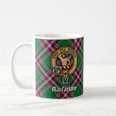 Clan MacFarlane Wappen über Modern Hunting Tartan Kaffeetasse (Links)