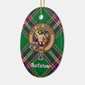 Clan MacFarlane Wappen über Modern Hunting Tartan Keramik Ornament (Links)