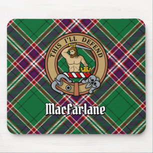 Clan MacFarlane Wappen über Modern Hunting Tartan Mousepad