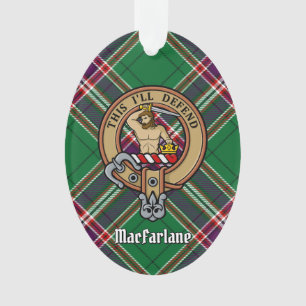Clan MacFarlane Wappen über Modern Hunting Tartan Ornament