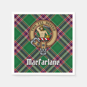 Clan MacFarlane Wappen über Modern Hunting Tartan Serviette