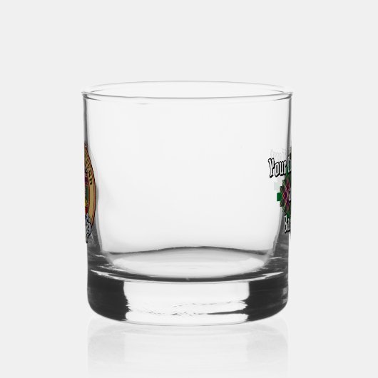 Clan MacFarlane Wappen über Modern Hunting Tartan Whiskyglas (Links)