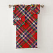Clan MacFarlane Wappen über Red Tartan Badhandtuch Set (Insitu)