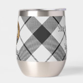 Clan MacFarlane Wappen über Schwarz-Weiß-Tartan (Links)