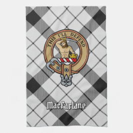 Clan MacFarlane Wappen über Schwarz-Weiß-Tartan Geschirrtuch