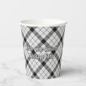 Clan MacFarlane Wappen über Schwarz-Weiß-Tartan Pappbecher (Rückseite)