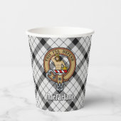 Clan MacFarlane Wappen über Schwarz-Weiß-Tartan Pappbecher (Vorderseite)