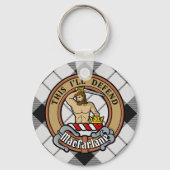 Clan MacFarlane Wappen über Schwarz-Weiß-Tartan Schlüsselanhänger (Vorderseite)