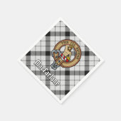 Clan MacFarlane Wappen über Schwarz-Weiß-Tartan Serviette (Ecke)