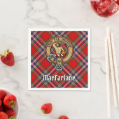 Clan MacFarlane Wappen über Tartan Serviette (Beispiel)