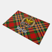 Clan MacGill Wappen über Tartan Fußmatte (Schrägansicht)