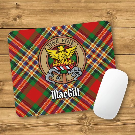 Clan MacGill Wappen über Tartan Mousepad