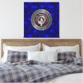 Clan MacGowan Wappen & Tartan Knot on Thistle Leinwanddruck (Insitu (Schlafzimmer))
