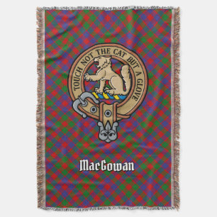 Clan MacGowan-Wappen über Tartan Decke