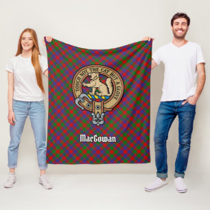 Clan MacGowan Wappen über Tartan Fleecedecke