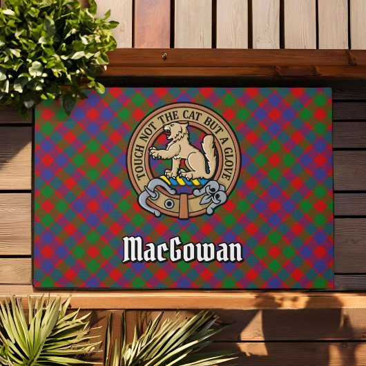 Clan MacGowan Wappen über Tartan Fußmatte