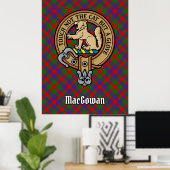 Clan MacGowan Wappen über Tartan Poster (Heimbüro)