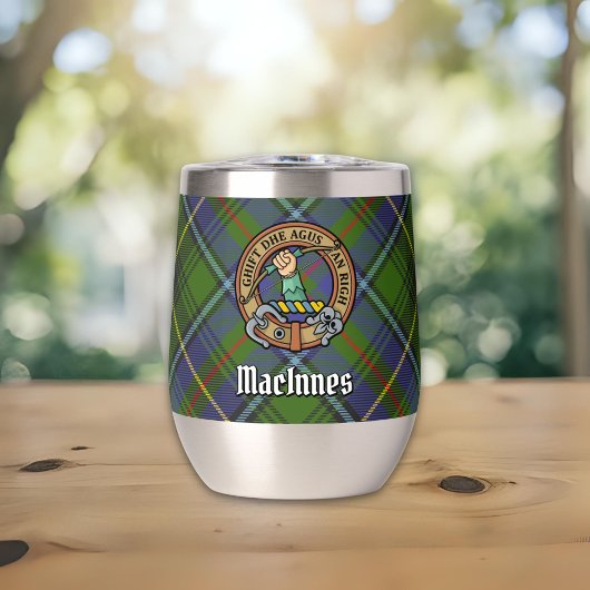 Clan MacInnes Wappen über Tartan