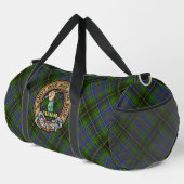 Clan MacInnes-Wappen über Tartan Duffle Bag (Rechte Ecke)
