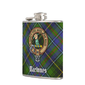 Clan MacInnes Wappen über Tartan Flachmann (Links)