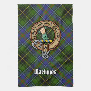 Clan MacInnes Wappen über Tartan Geschirrtuch