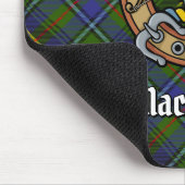 Clan MacInnes Wappen über Tartan Mousepad (Ecke)