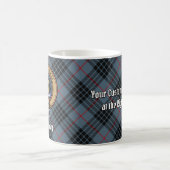 Clan MacKay Wappen über Blue Tartan Kaffeetasse (Mittel)