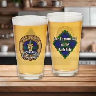 Clan MacKay-Wappen über Tartan Glas