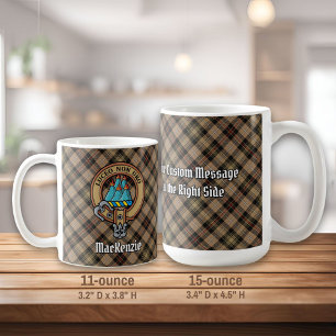 Clan MacKenzie Wappen über braunem Jagdtartan Kaffeetasse