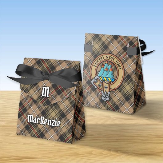 Clan MacKenzie Wappen über Brown Hunting Tartan Geschenkschachtel