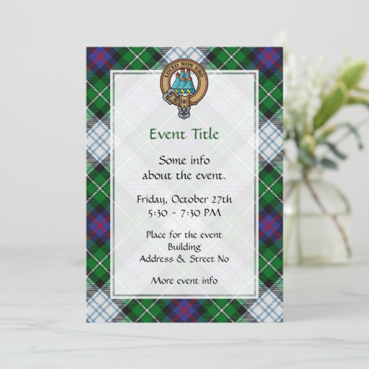 Clan MacKenzie Wappen über Dress Tartan Einladung (Stehend Vorderseite)