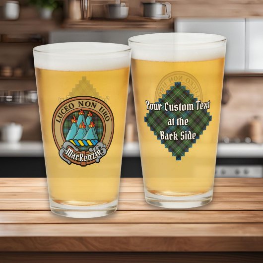 Clan MacKenzie Wappen über Tartan Glas