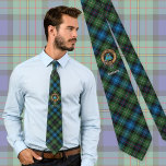Clan MacKenzie Wappen über Tartan Krawatte<br><div class="desc">Clan MacKenzie Wappen Abzeichen umgeben von einem Gurt und Schnalle über Tartan Hintergrund. Benutzerdefinierter Text.</div>