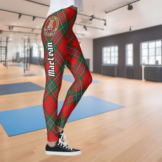 Clan MacLean Wappen über Tartan Leggings