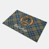 Clan MacLellan Wappen über altem Tartan Fußmatte (Schrägansicht)