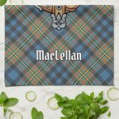 Clan MacLellan Wappen über altem Tartan Geschirrtuch (Gefaltet)