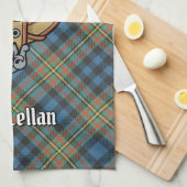 Clan MacLellan Wappen über altem Tartan Geschirrtuch (Viertel Falte)