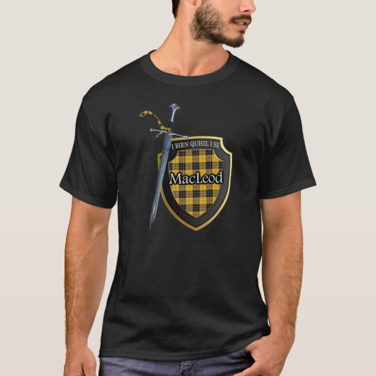 Clan MacLeod Tartan Scottish Shield & Sword T-Shirt (Vorderseite)