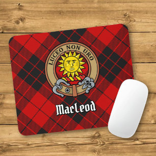 Clan MacLeod von Raasay Wappen über Tartan Mousepad