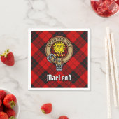 Clan MacLeod von Raasay Wappen über Tartan Serviette (Beispiel)