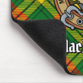 Clan MacMillan Wappen über Tartan Mousepad (Ecke)