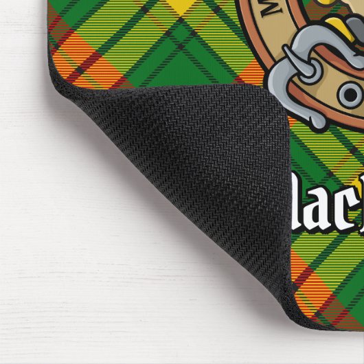 Clan MacMillan Wappen über Tartan Mousepad (Ecke)