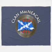 Clan MacNeacail Tartan Knot & Flag Fleecedecke (Vorderseite (Horizontal))